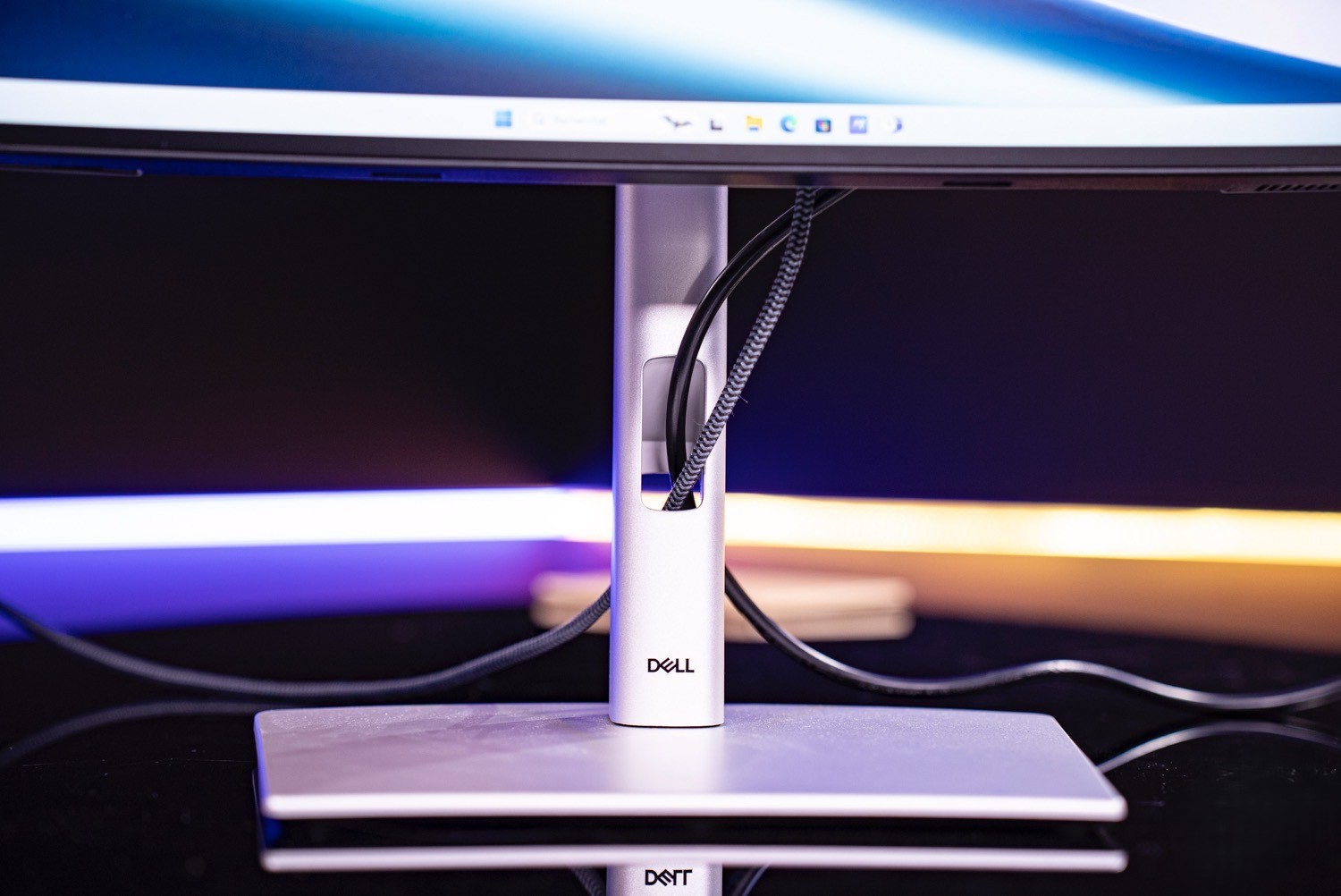 Dell UltraSharp 27 U2724D – Chuẩn mực mới cho màn hình đồ họa chuyên nghiệp 17 Dell UltraSharp 27 U2724D 3