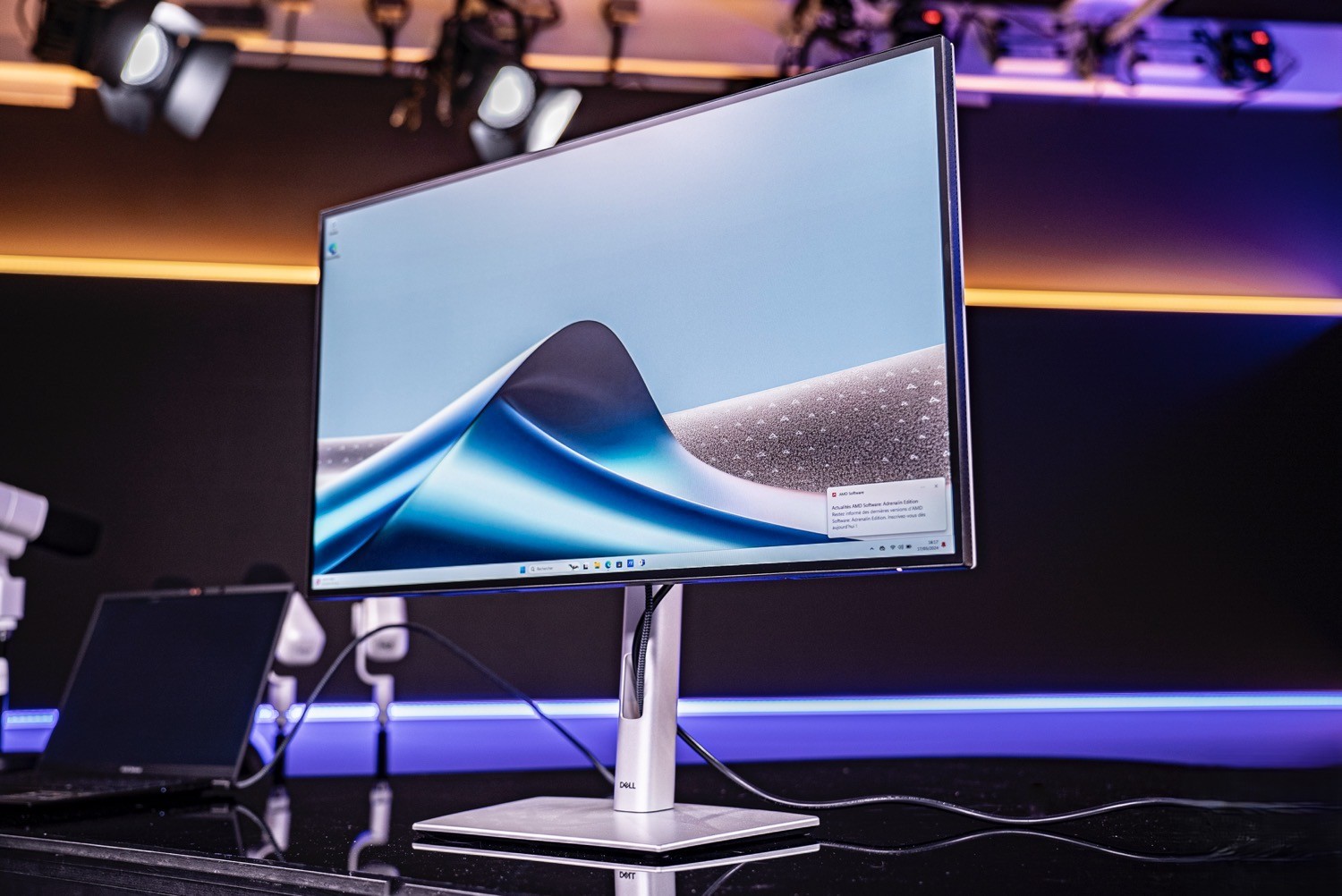 Dell UltraSharp 27 U2724D – Chuẩn mực mới cho màn hình đồ họa chuyên nghiệp 14 Dell UltraSharp 27 U2724D 7