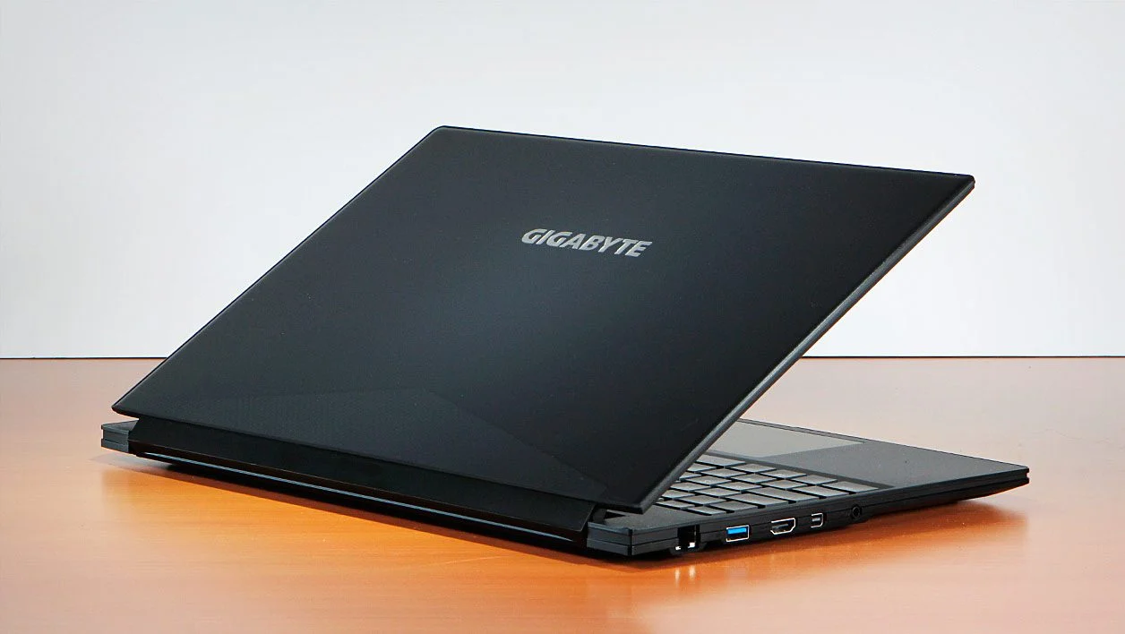 Đánh giá Gigabyte Aero 15X V8 - Laptop gaming đỉnh cao với thiết kế viền mỏng 17 Gigabyte Aero 15X v8 2