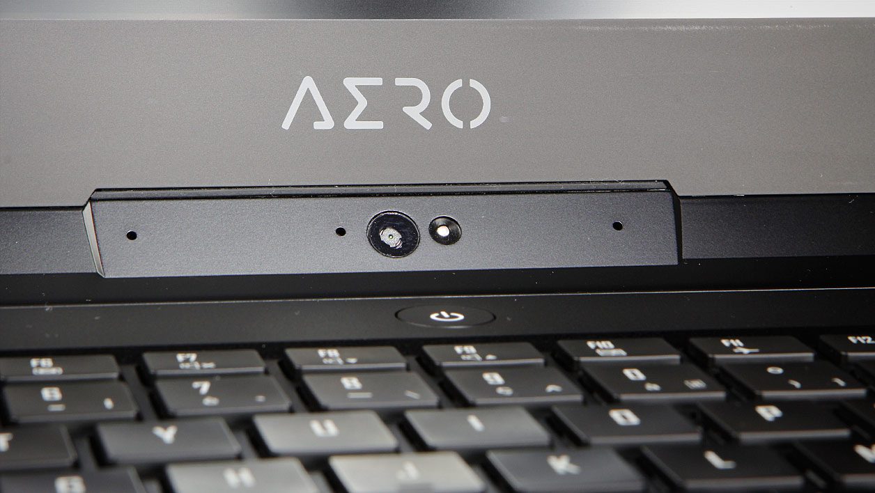 Đánh giá Gigabyte Aero 15X V8 - Laptop gaming đỉnh cao với thiết kế viền mỏng 19 Gigabyte Aero 15X v8 4