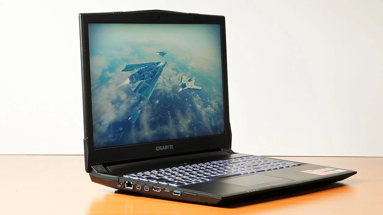 Đánh giá Gigabyte Sabre 15 (P45W v8): Màn 120Hz Full HD – Trải nghiệm đỉnh nhất 15 Gigabyte Sabre 15 P45W v8 C350W10 FR 1