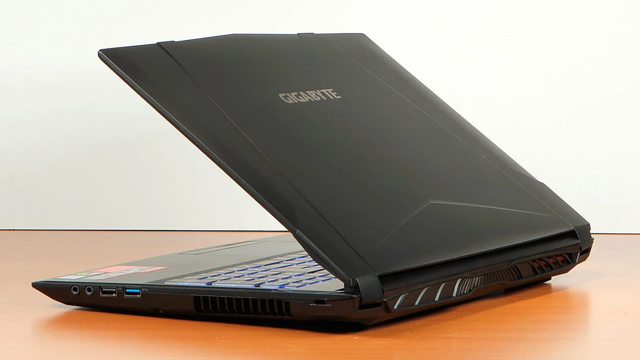 Đánh giá Gigabyte Sabre 15 (P45W v8): Màn 120Hz Full HD – Trải nghiệm đỉnh nhất 12 Gigabyte Sabre 15 P45W v8 C350W10 FR 2