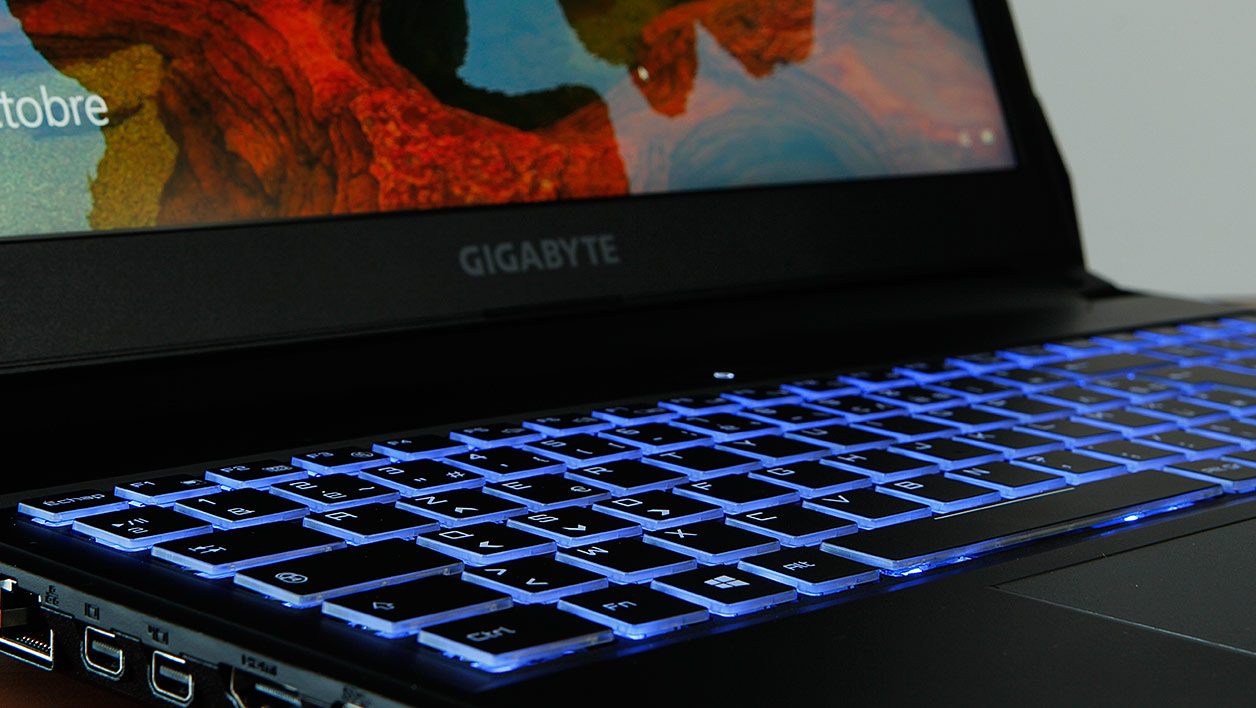 Đánh giá Gigabyte Sabre 15 (P45W v8): Màn 120Hz Full HD – Trải nghiệm đỉnh nhất 14 Gigabyte Sabre 15 P45W v8 C350W10 FR 5