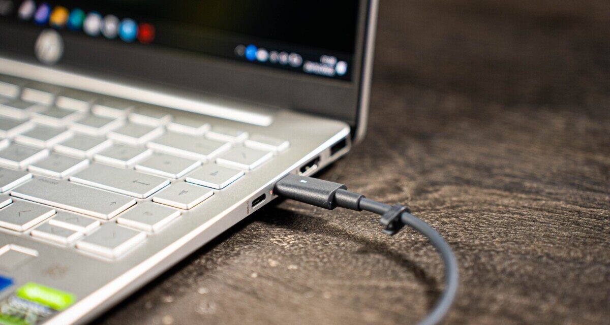 HP Pavilion Plus 14 ( EH0001NF ) – Laptop mỏng nhẹ với sức mạnh ấn tượng 23 HP Pavilion Plus 14 EH0001NF 2 e1741062500958