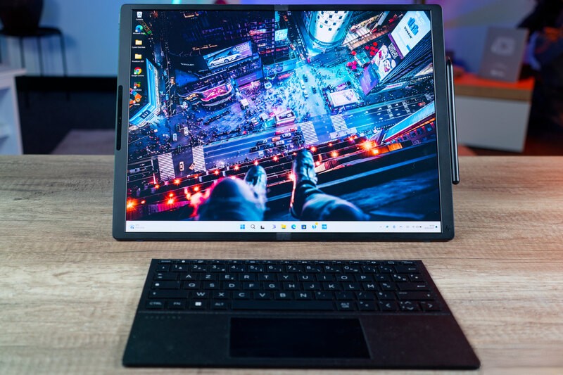 Trải nghiệm HP Spectre Foldable 17 - Sự kết hợp tinh tế giữa thiết kế gập và hiệu suất mạnh mẽ 30 HP Spectre Foldable 17 2