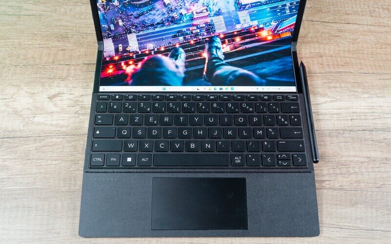 Trải nghiệm HP Spectre Foldable 17 - Sự kết hợp tinh tế giữa thiết kế gập và hiệu suất mạnh mẽ 25 HP Spectre Foldable 17 5 e1741689941352