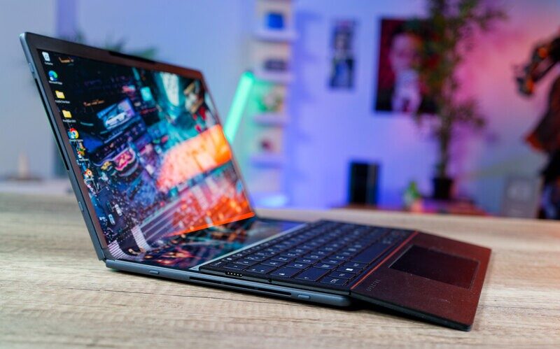 Trải nghiệm HP Spectre Foldable 17 - Sự kết hợp tinh tế giữa thiết kế gập và hiệu suất mạnh mẽ 24 HP Spectre Foldable 17 6 e1741689908602