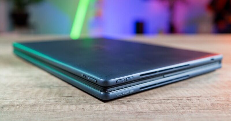 Trải nghiệm HP Spectre Foldable 17 - Sự kết hợp tinh tế giữa thiết kế gập và hiệu suất mạnh mẽ 23 HP Spectre Foldable 17 7 e1741689832375