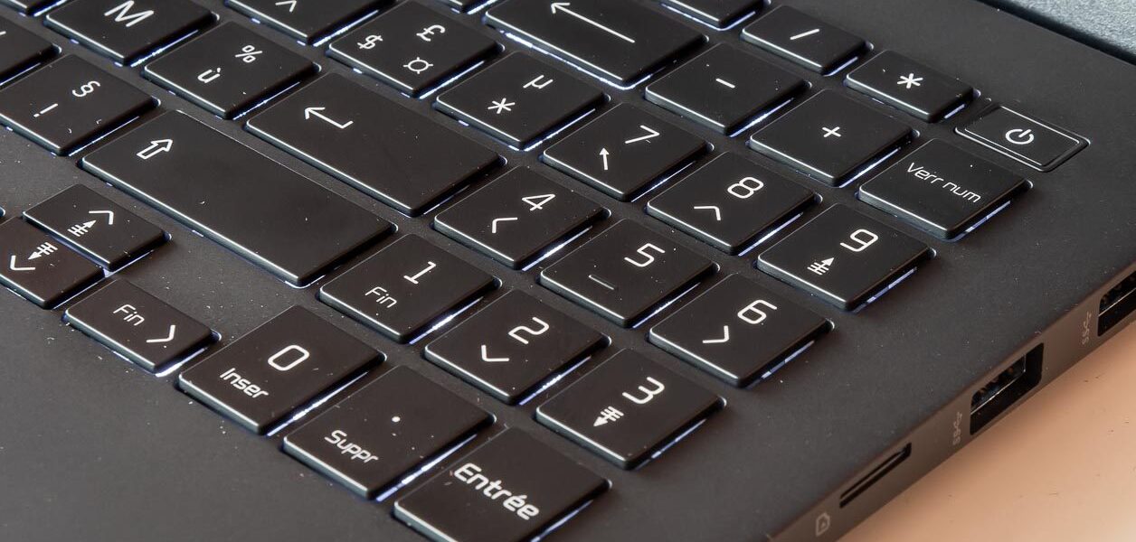 Khám phá LG Gram 16Z90P-G.AA75F: Laptop nhẹ nhàng, màn hình lớn, pin trâu, hiệu năng mạnh mẽ 20 LG Gram 16Z90P 4 e1742054433536