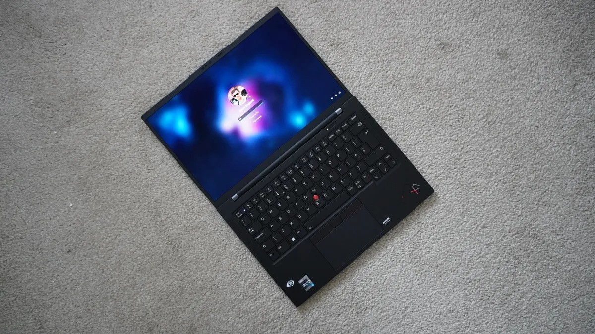 Lenovo ThinkPad X1 Carbon Gen 10 03