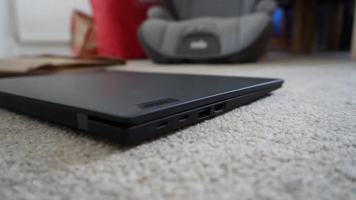 Lenovo ThinkPad X1 Carbon Gen 10 04