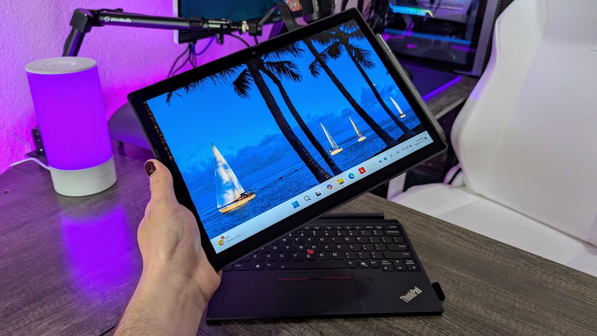 Lenovo ThinkPad X12 Detachable (Gen 2) - Màn hình cảm ứng, thiết kế mỏng nhẹ và hiệu suất ấn tượng 29 Lenovo ThinkPad X12 Detachable 1