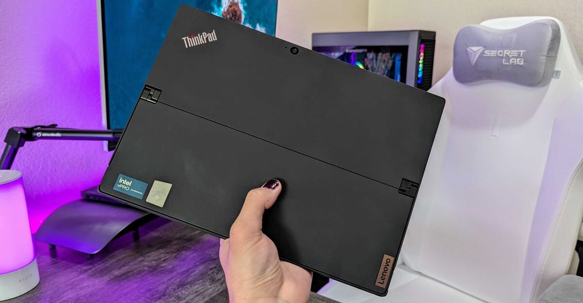 Lenovo ThinkPad X12 Detachable (Gen 2) - Màn hình cảm ứng, thiết kế mỏng nhẹ và hiệu suất ấn tượng 17 Lenovo ThinkPad X12 Detachable 9 e1741608137586