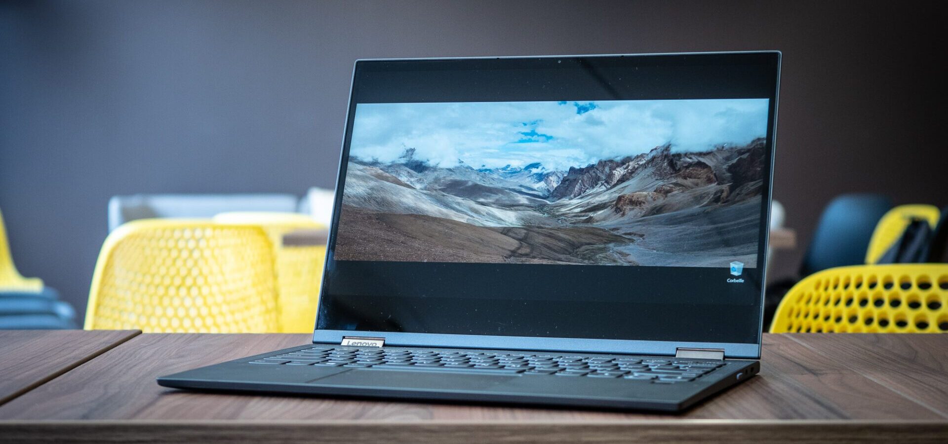 Khám phá Lenovo Yoga C630-13Q50: Thiết kế đỉnh cao, hiệu suất bền bỉ 17 Lenovo Yoga C630 13Q50 3 e1743061941296