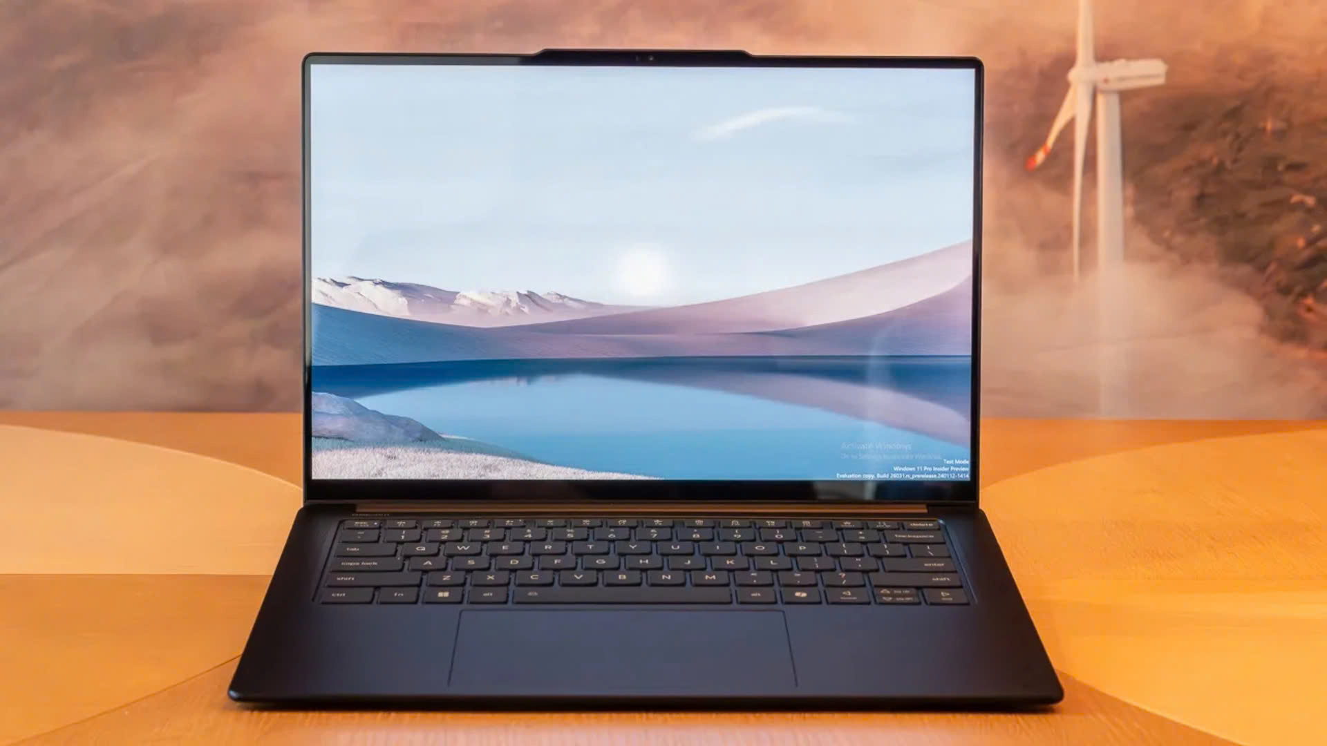 Lenovo Yoga Slim 7x (Snapdragon): Mỏng nhẹ và ấn tượng với màn hình OLED 10 Lenovo Yoga Slim 7x Snapdragon Mong nhe va an tuong voi man hinh OLED 3