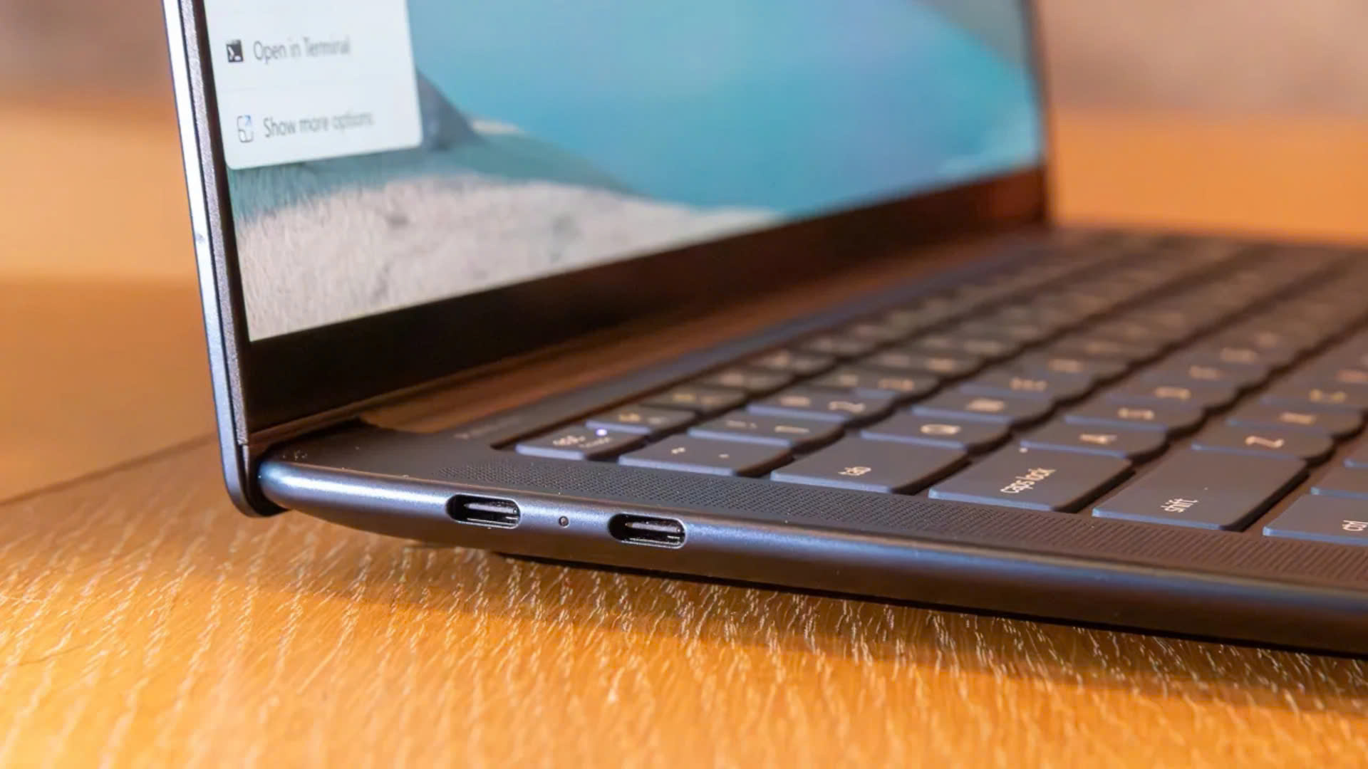 Lenovo Yoga Slim 7x Snapdragon Mong nhe va an tuong voi man hinh OLED 4