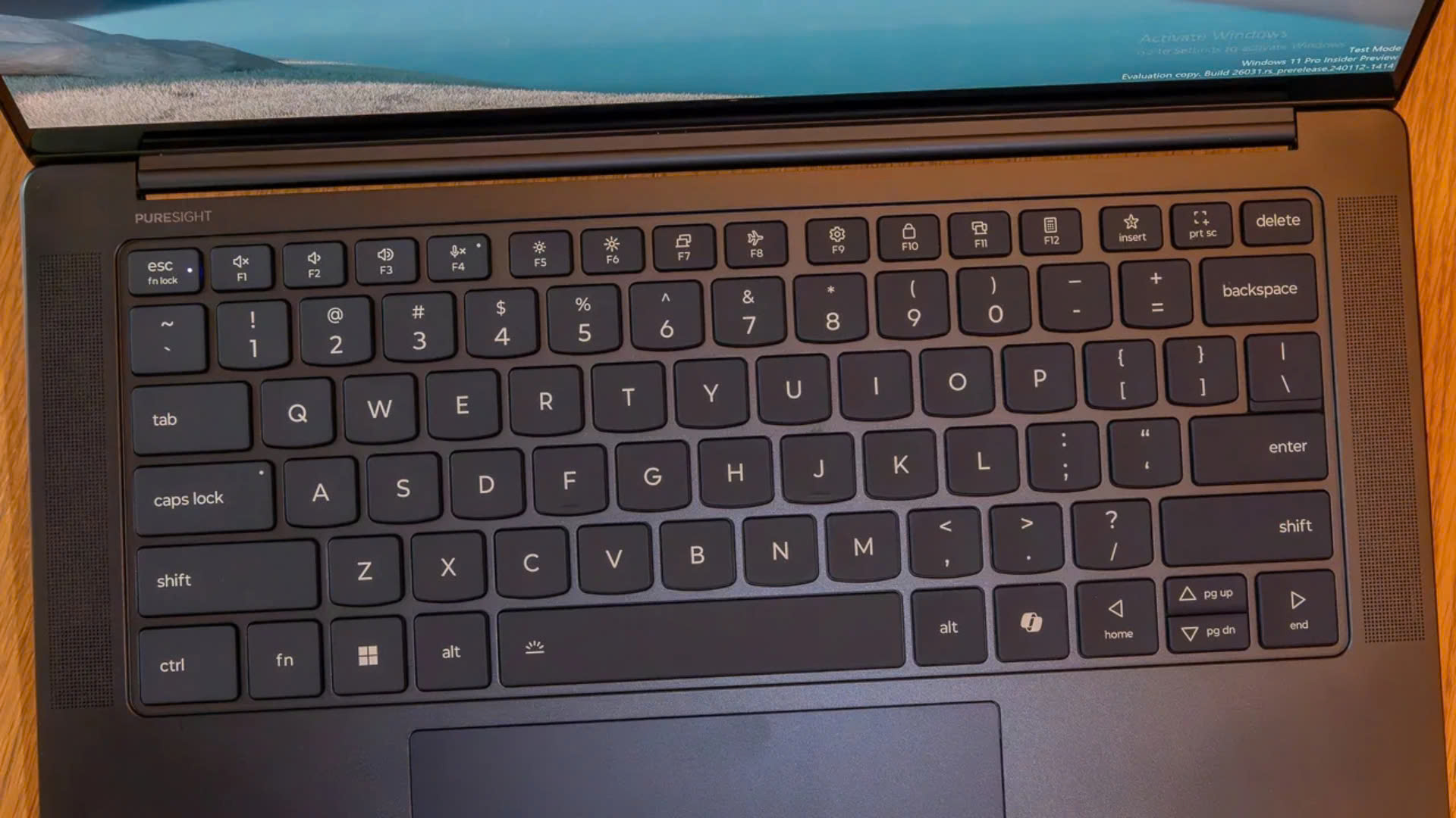 Lenovo Yoga Slim 7x (Snapdragon): Mỏng nhẹ và ấn tượng với màn hình OLED 11 Lenovo Yoga Slim 7x Snapdragon Mong nhe va an tuong voi man hinh OLED 5