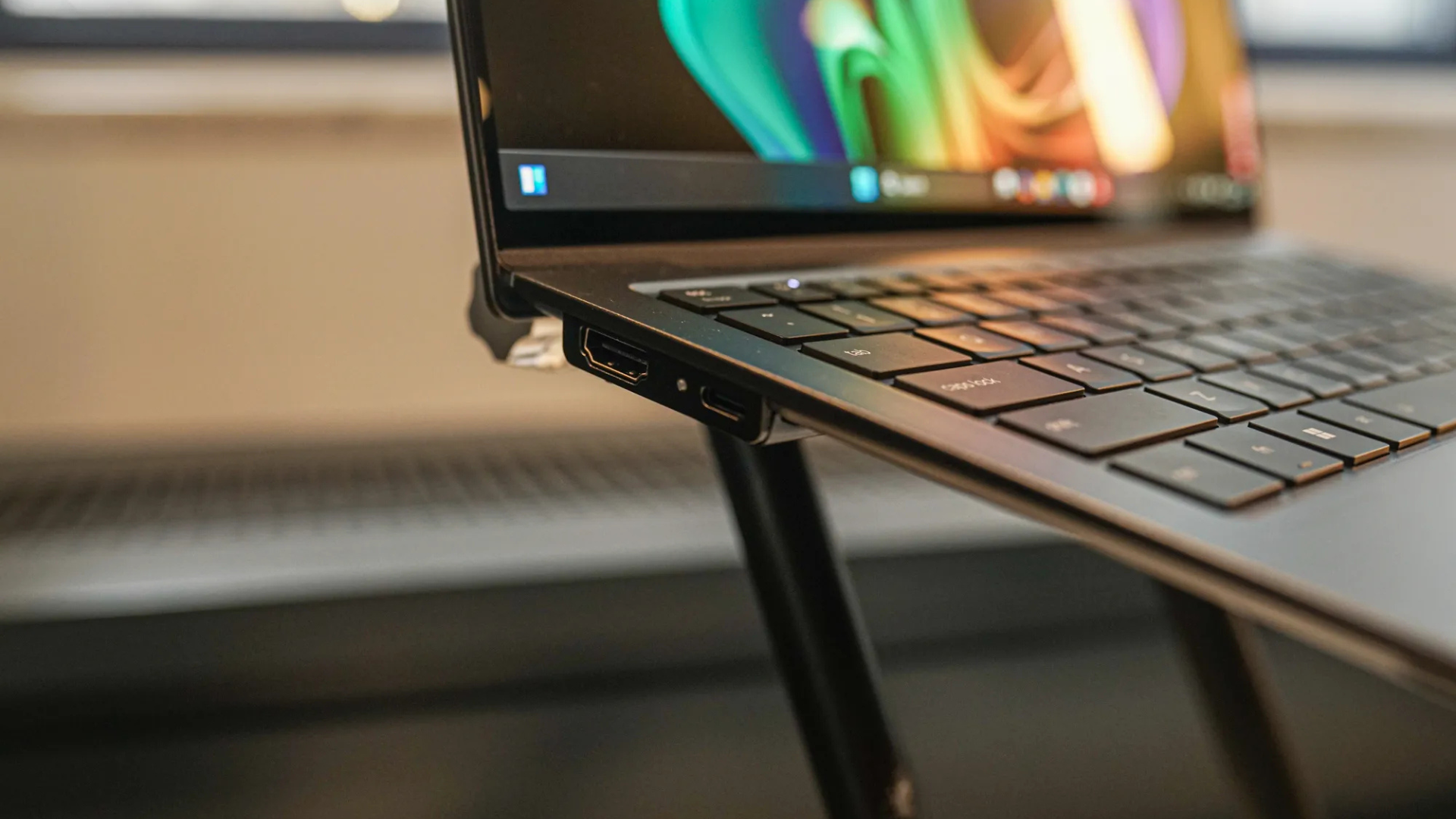 Lenovo chính thức loại bỏ Trackpoint trên dòng ThinkPad X9 tại CES 2025 5 Lenovo chinh thuc loai bo Trackpoint tren dong ThinkPad X9 tai CES 2025 3