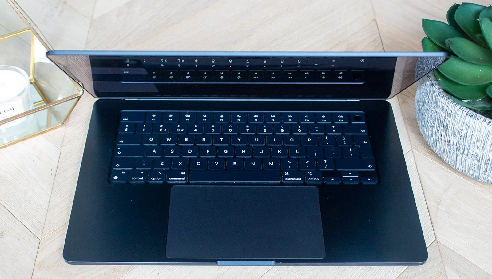 MacBook Air 15 M2 12 e1740980437670