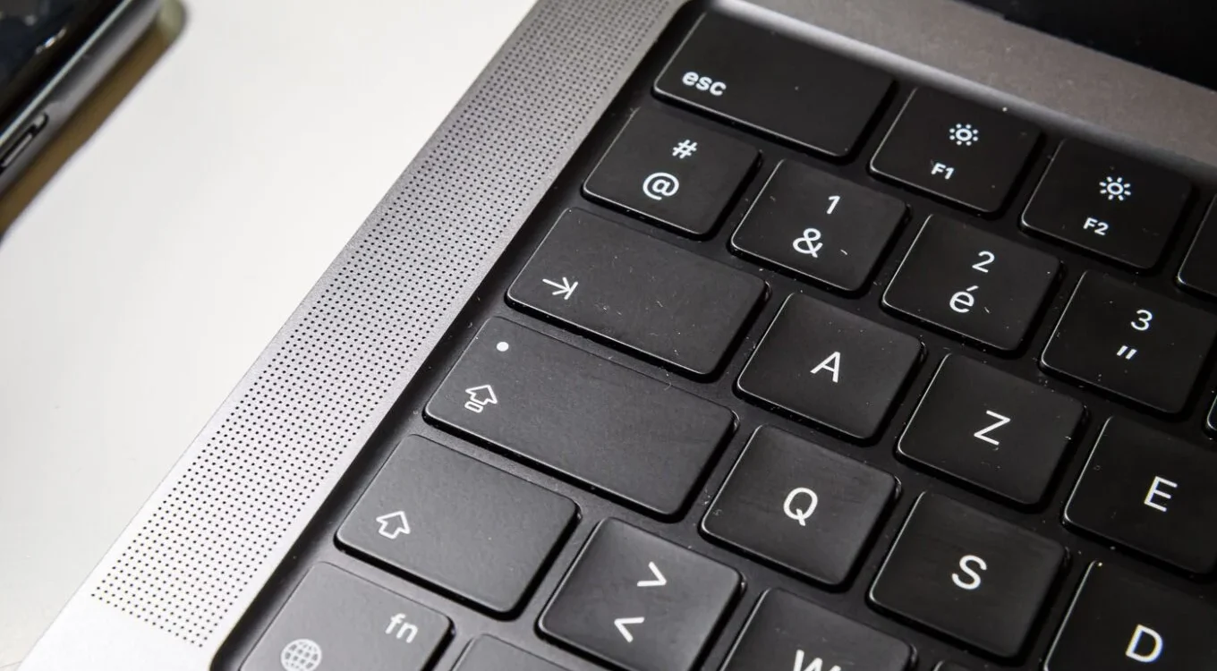 MacBook Pro 14 M2 Max 2023 10 e1741850229659