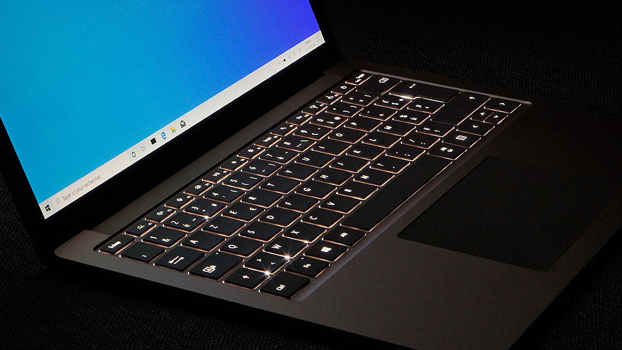 Đánh giá Microsoft Surface Laptop 3 - Mỏng nhẹ, sang trọng, sẵn sàng cho mọi thử thách 16 Microsoft Surface Laptop 3 10