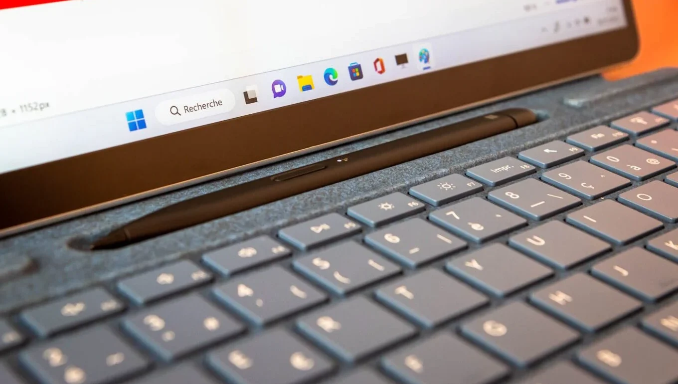 Trải nghiệm Microsoft Surface Pro 9 (5G): Hiệu năng mạnh mẽ, kết nối 5G siêu tốc 13 Microsoft Surface Pro 9 5G 6 e1741942419472