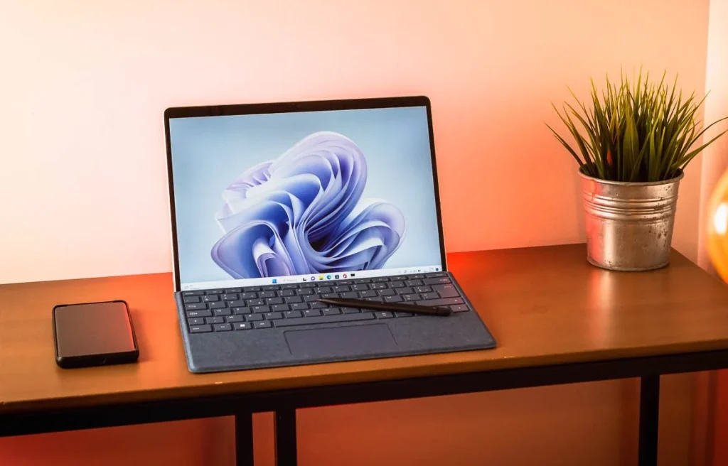 Làm thế nào để duy trì độ bền của laptop theo thời gian? 33 Microsoft Surface Pro 9 5G 8 e1741942202340