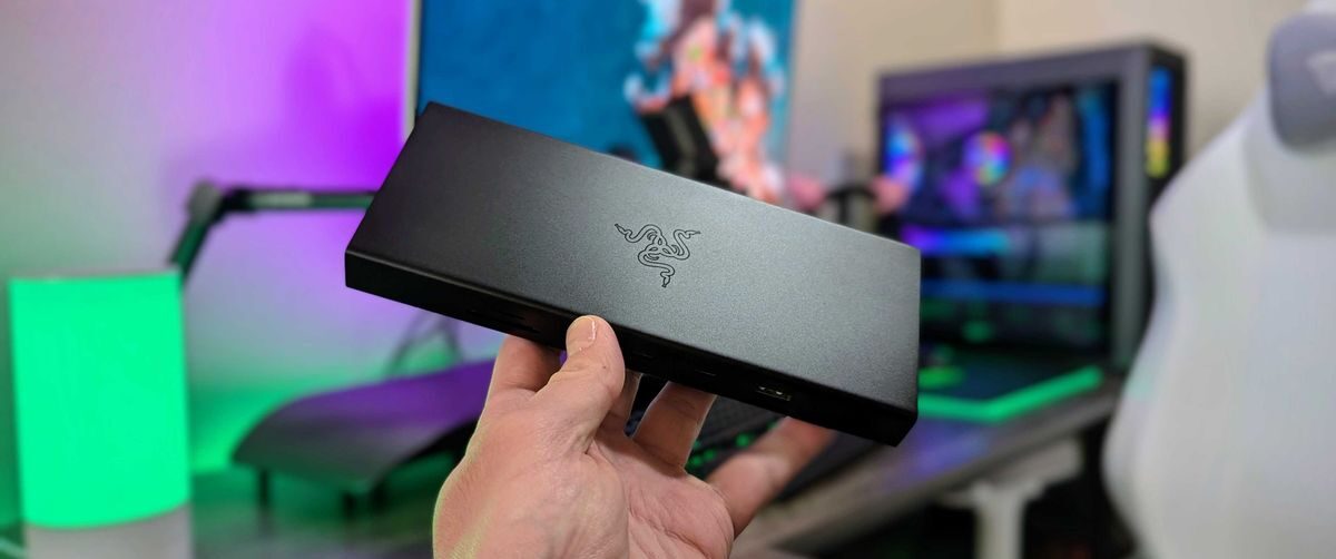 Khám phá Razer USB4 Dock - Giải pháp kết nối tiên tiến cho người dùng công nghệ 17 Razer USB4 Dock 1 e1741693294376