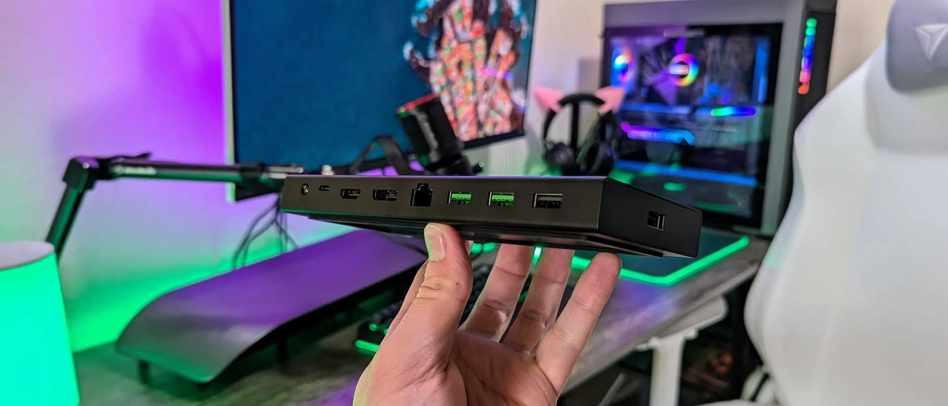 Khám phá Razer USB4 Dock - Giải pháp kết nối tiên tiến cho người dùng công nghệ 10 Razer USB4 Dock 1