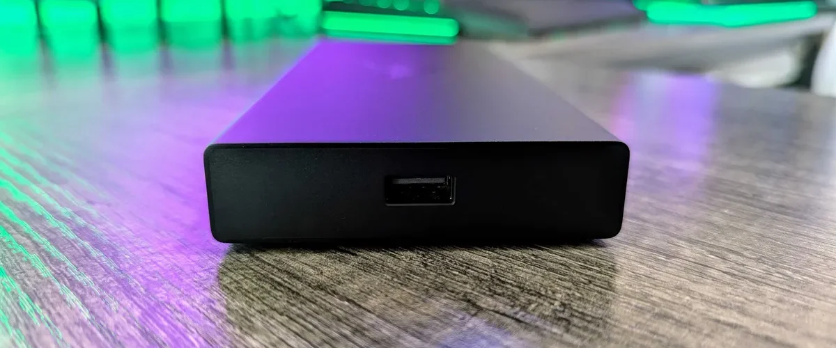 Khám phá Razer USB4 Dock - Giải pháp kết nối tiên tiến cho người dùng công nghệ 15 Razer USB4 Dock 4 e1741692938660