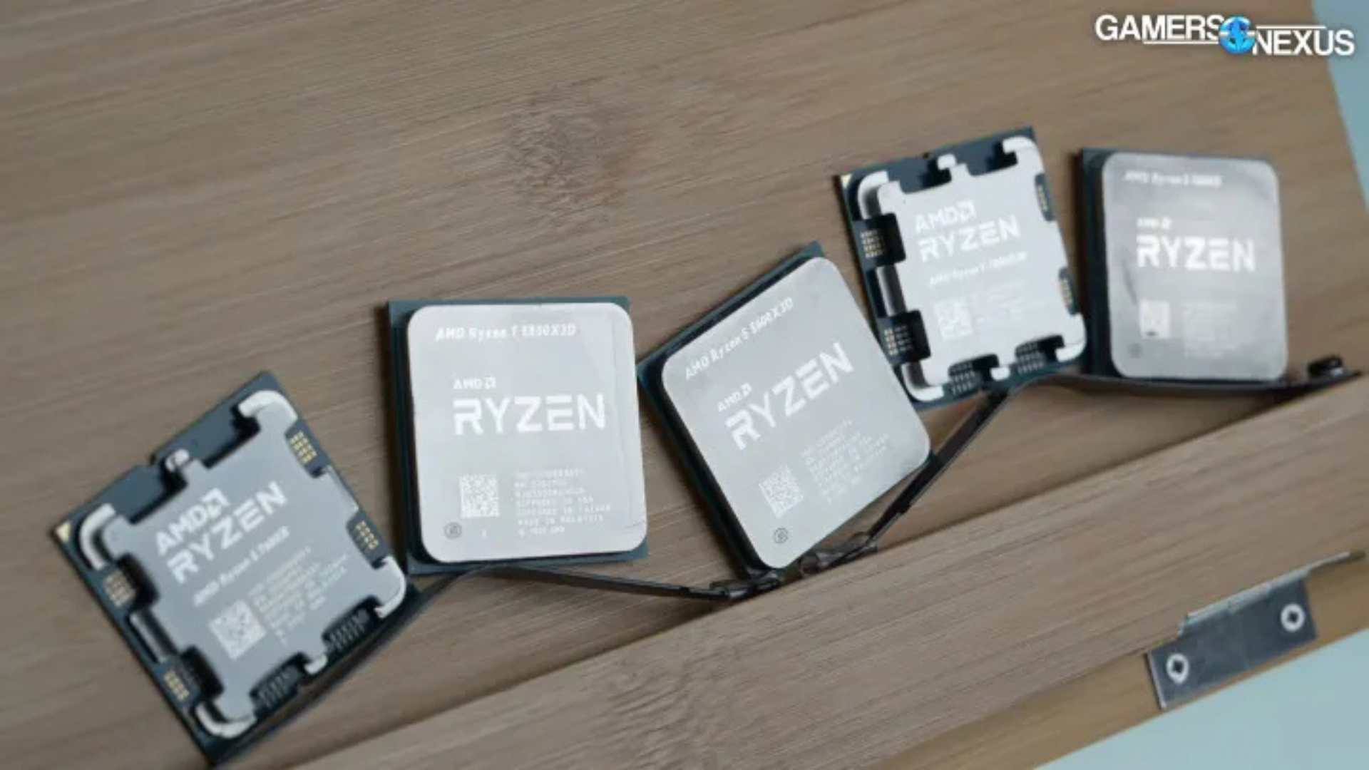 Ryzen 7 9800X3D: Sự mâu thuẫn trong dòng vi xử lý mới của AMD 7 Ryzen 7 9800X3D Su mau thuan trong dong vi xu ly moi cua AMD 2