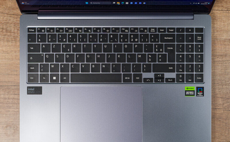 Samsung Galaxy Book4 Ultra – Laptop siêu mỏng, hiệu năng cực khủng 23 Samsung Galaxy Book4 Ultra 5 e1740912349736