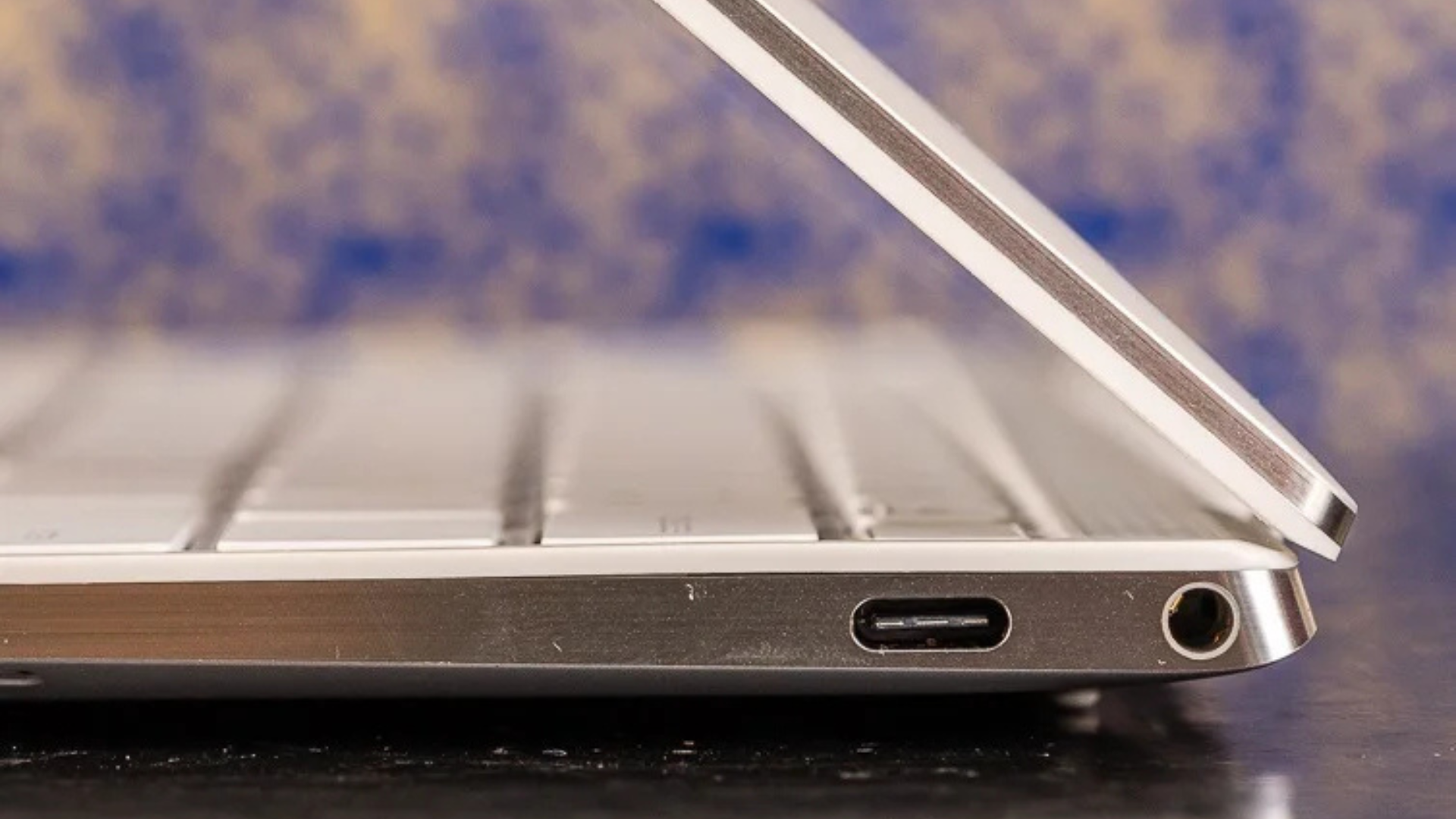 Thunderbolt 4 la gi va tai sao may tinh cua ban nen co no 2