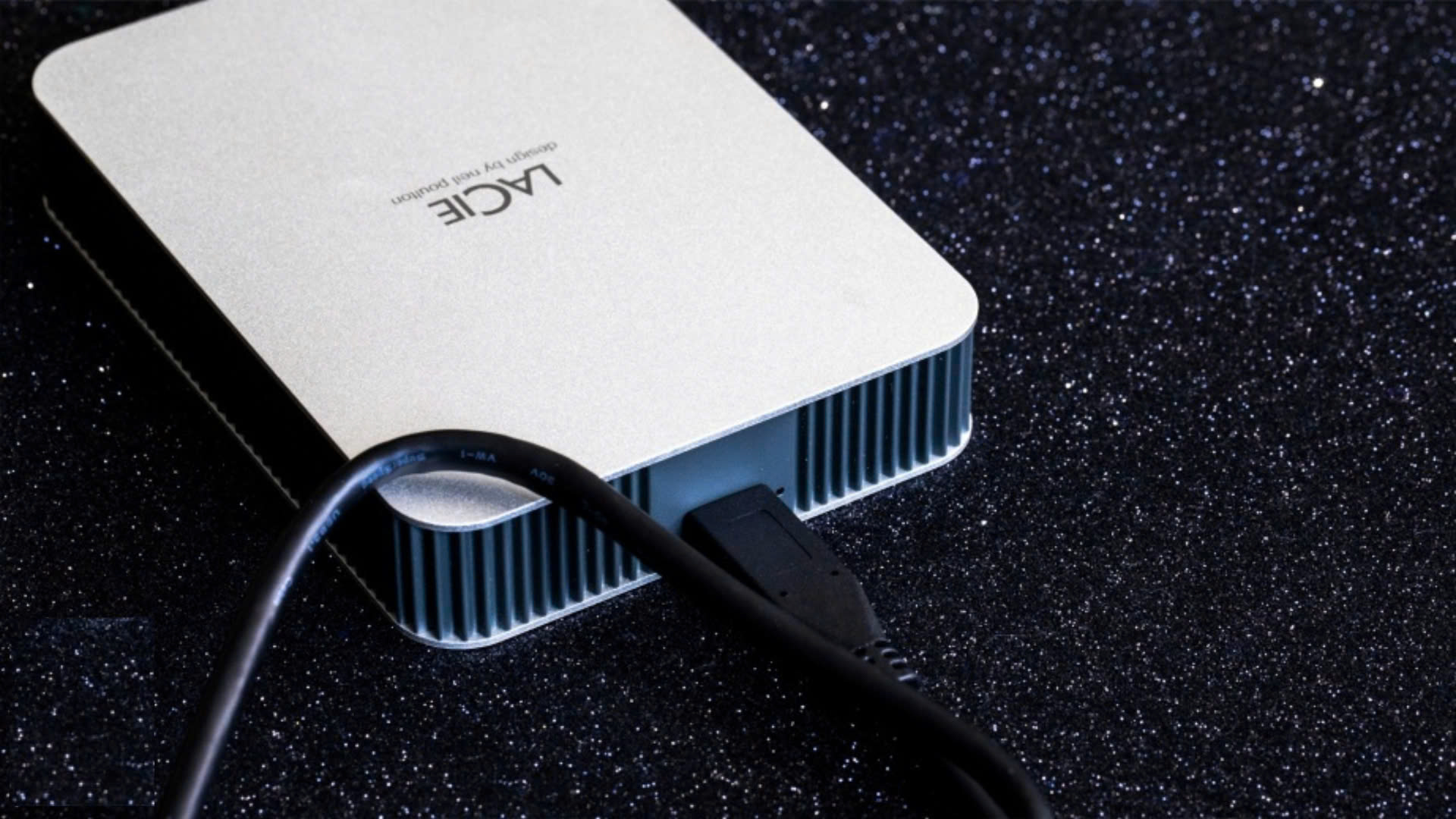 Thunderbolt 5 là gì? Những điều bạn cần biết về cổng kết nối siêu tốc này 5 Thunderbolt 5 la gi Nhung dieu ban can biet ve cong ket noi sieu toc nay 2