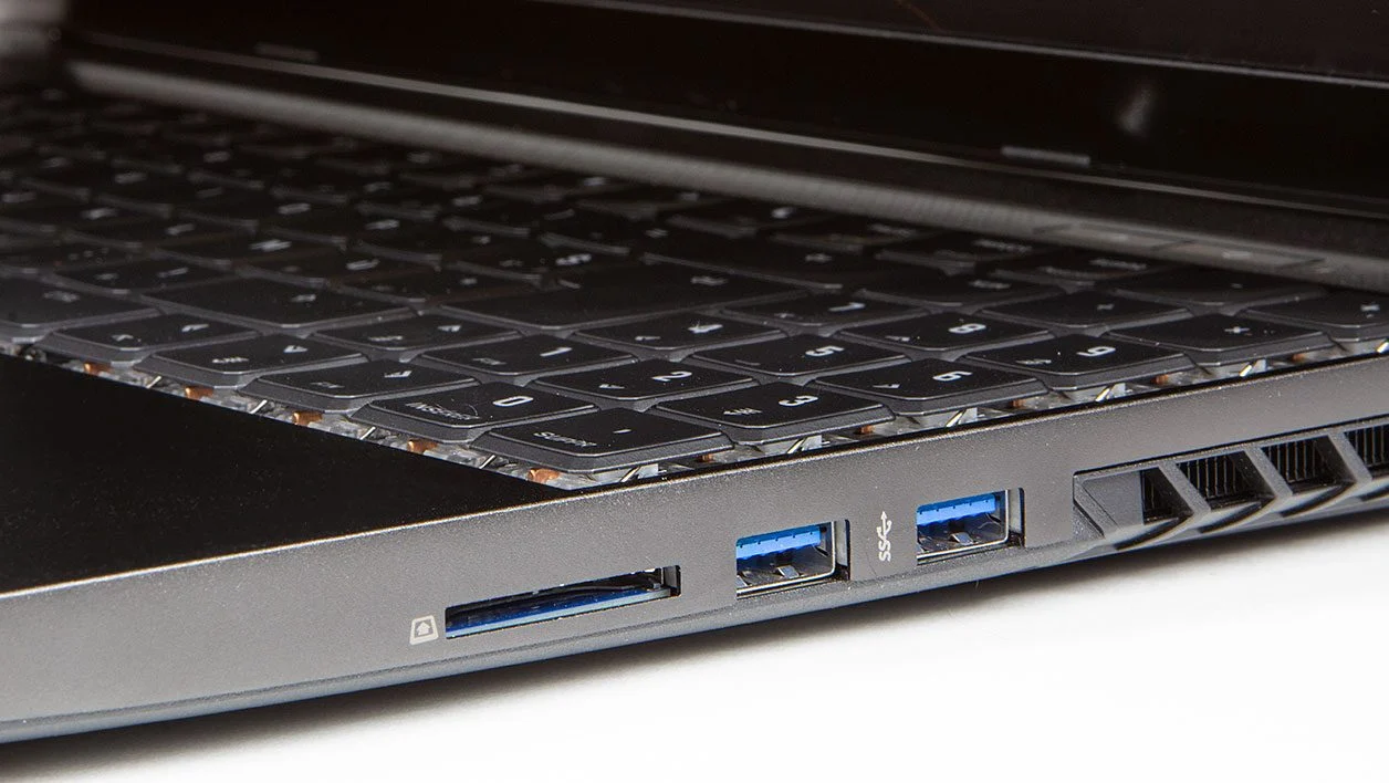 Đánh giá XMG NEO 15 - Sự lựa chọn hoàn hảo cho Streamer và Content Creator 19 XMG NEO 15 4