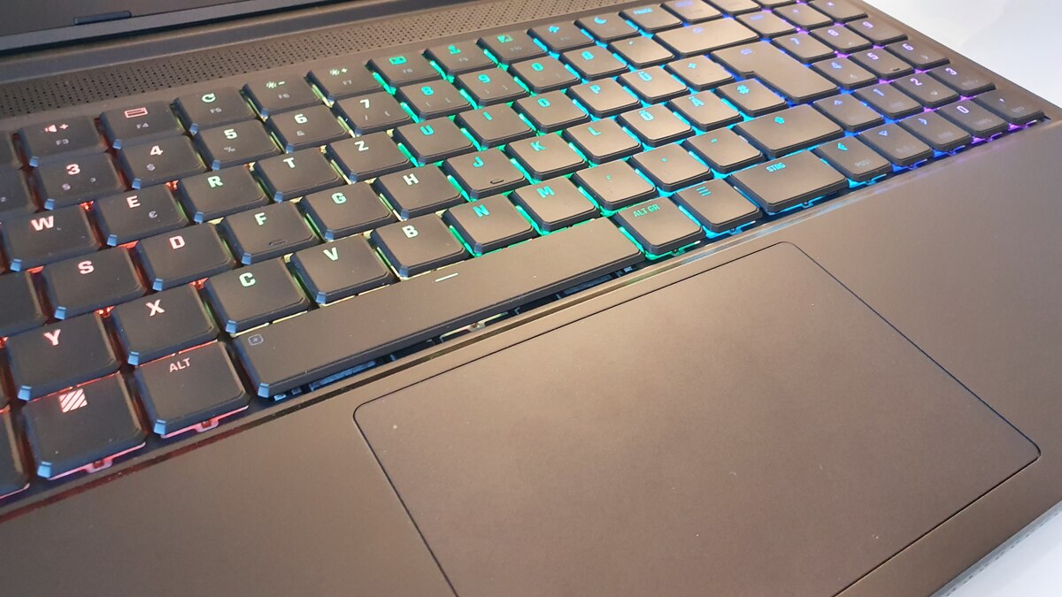 Đánh giá XMG NEO 15 - Sự lựa chọn hoàn hảo cho Streamer và Content Creator 22 XMG NEO 15 8