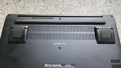 Làm thế nào để laptop không bị nóng khi sử dụng thời gian lâu? 21 khe thoat nhiet 1