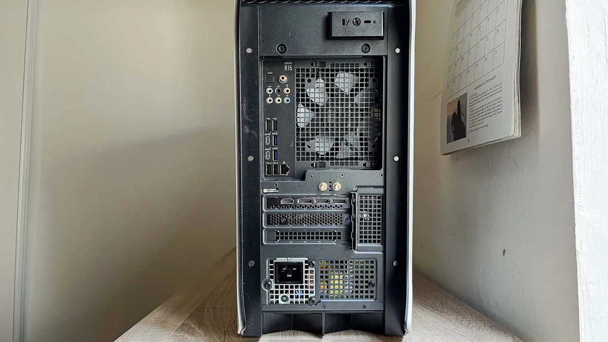 Đánh giá Alienware Aurora R15 - Hiệu năng "khủng", trải nghiệm gaming đỉnh cao. 13 Alienware Aurora R15 6