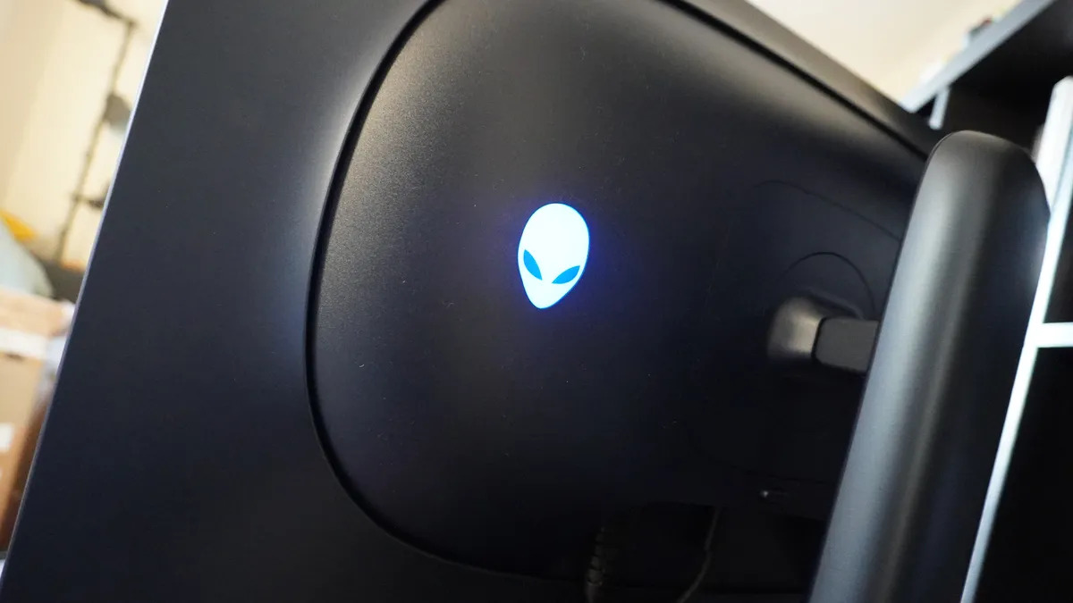 Alienwares AW2752Q 4