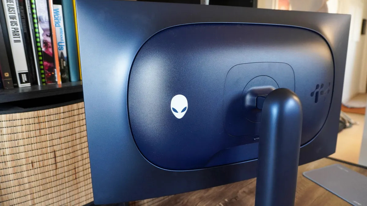 Alienwares AW2752Q 6