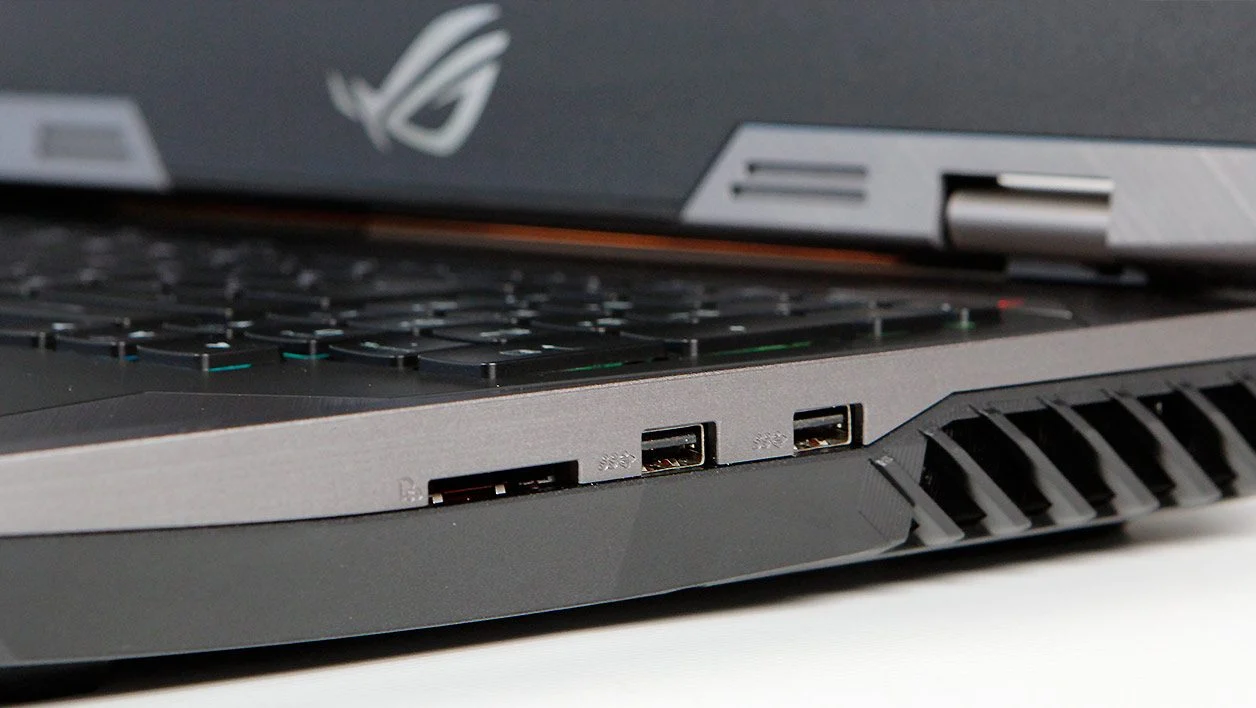 Khám phá Asus ROG Chimera G703VI - Laptop gaming mạnh mẽ nhất hiện nay 18 Asus ROG Chimera 11