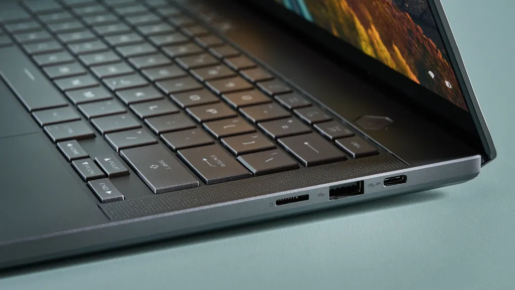 Đánh giá Asus ROG Zephyrus G14 - Laptop gaming siêu nhẹ, hiệu năng siêu thực, RGB siêu đẹp 9 Asus ROG Zephyrus G14 3