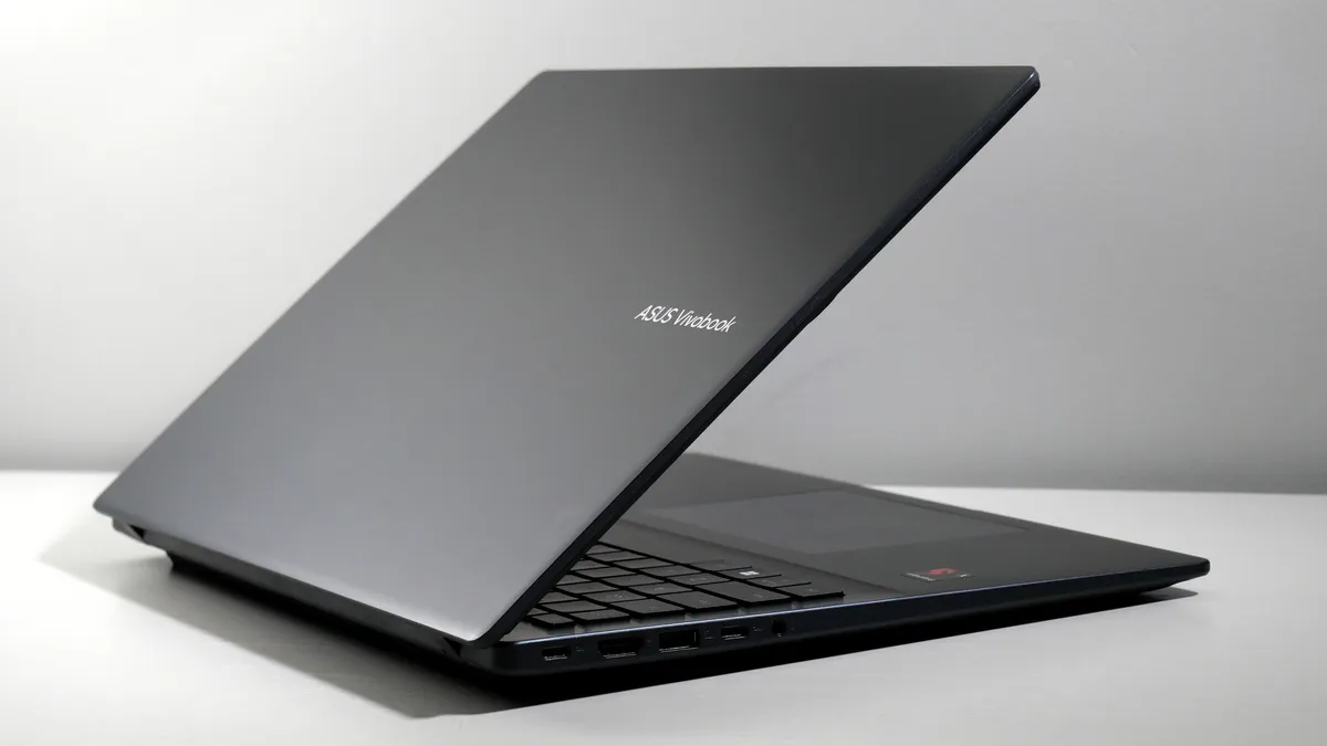 Đánh giá Asus Vivobook 16 (2025) - Màn hình 16 inch sắc nét, nâng tầm trải nghiệm cho công việc và giải trí 32 Asus Vivobook 16 2025 3