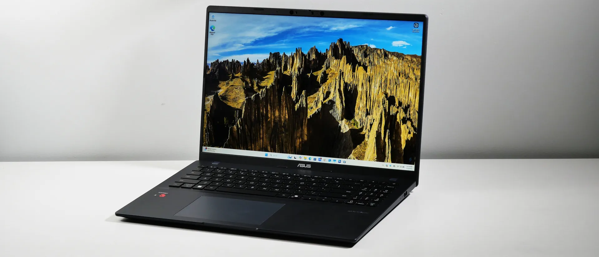 Đánh giá Asus Vivobook 16 (2025) - Màn hình 16 inch sắc nét, nâng tầm trải nghiệm cho công việc và giải trí 31 Asus Vivobook 16 2025 9