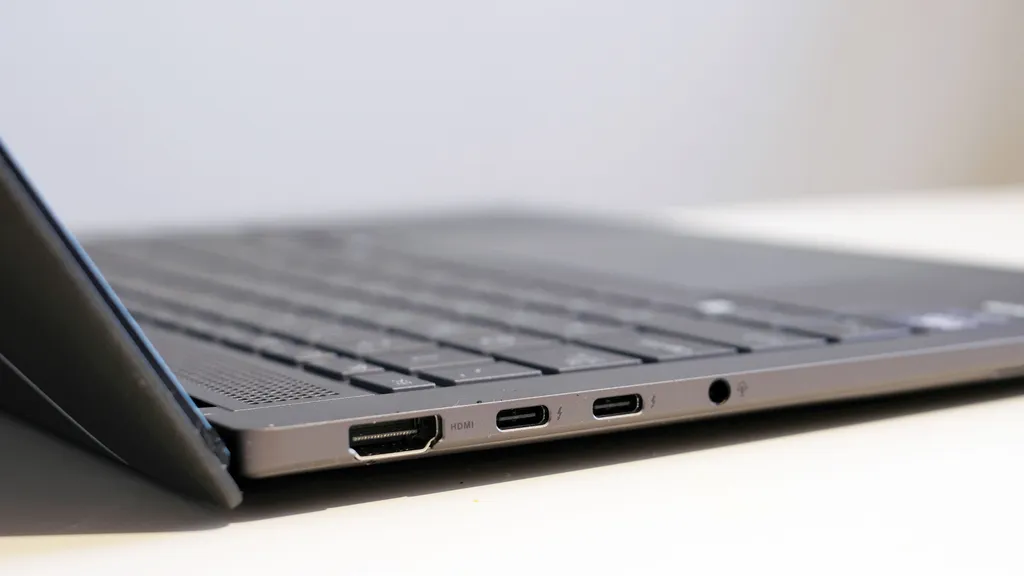 Đánh giá Asus Zenbook S14 OLED UX5406 – Tuyệt tác mỏng nhẹ, hiệu năng mạnh mẽ! 16 Asus Zenbook S14 OLED UX5406 3