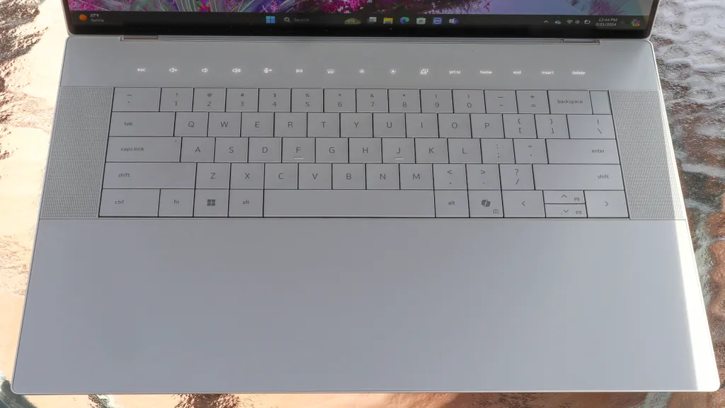 Đánh giá Dell XPS 16 9640 (2024) - Đỉnh cao công nghệ trong vẻ đẹp tinh tế, sự hoàn hảo dành cho dân sáng tạo 14 Dell XPS 16 9640 6