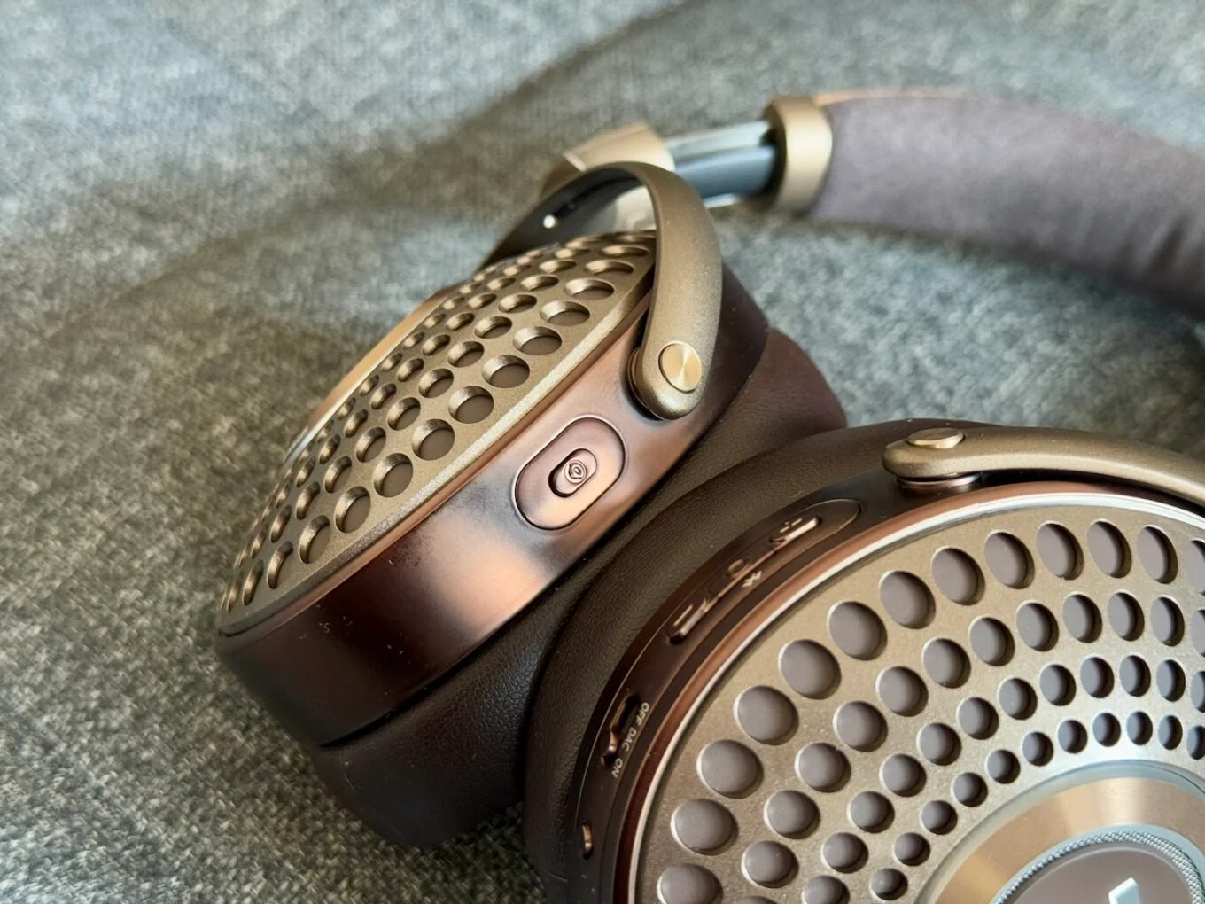 Đánh giá tai nghe Focal Bathys MG - Trải nghiệm âm thanh mượt mà, thiết kế tính tế 23 Focal Bathys MG 6