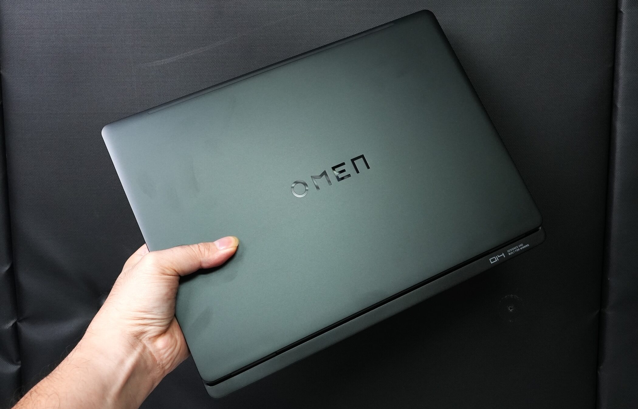 Đánh giá HP Omen Transcend 14 - Đỉnh cao gaming trong thiết kế siêu mỏng 10 HP Omen Transcend 14 1 e1744704848577