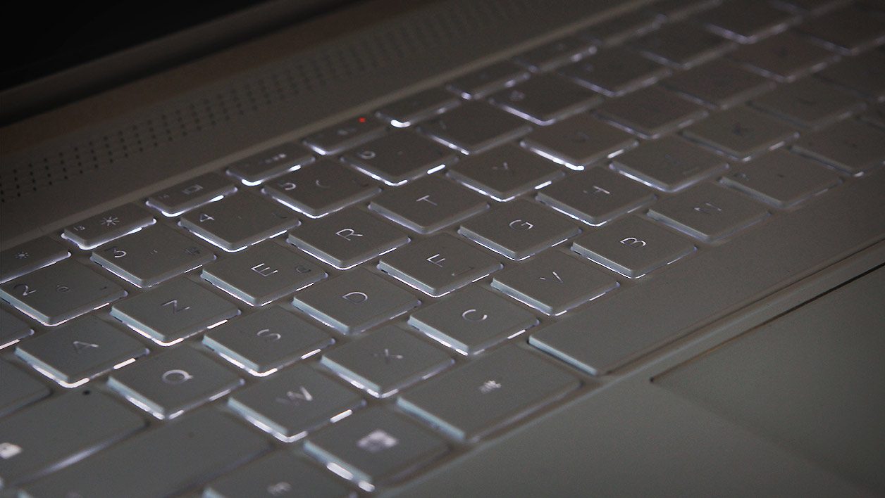 Đánh giá HP Spectre 13-af004nf: Đỉnh cao thiết kế siêu mỏng và hiệu năng mạnh mẽ 21 HP Spectre 13 af004nf 5