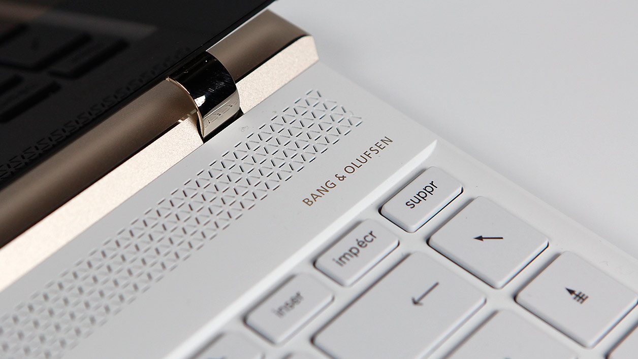 Đánh giá HP Spectre 13-af004nf: Đỉnh cao thiết kế siêu mỏng và hiệu năng mạnh mẽ 20 HP Spectre 13 af004nf 6